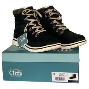 Cliffs Hallet black boots.